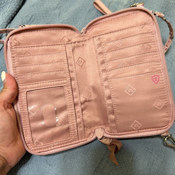 Vera Bradley RFID All in One Crossbody in Sweethearts and Flowers - Picture 4 of 9